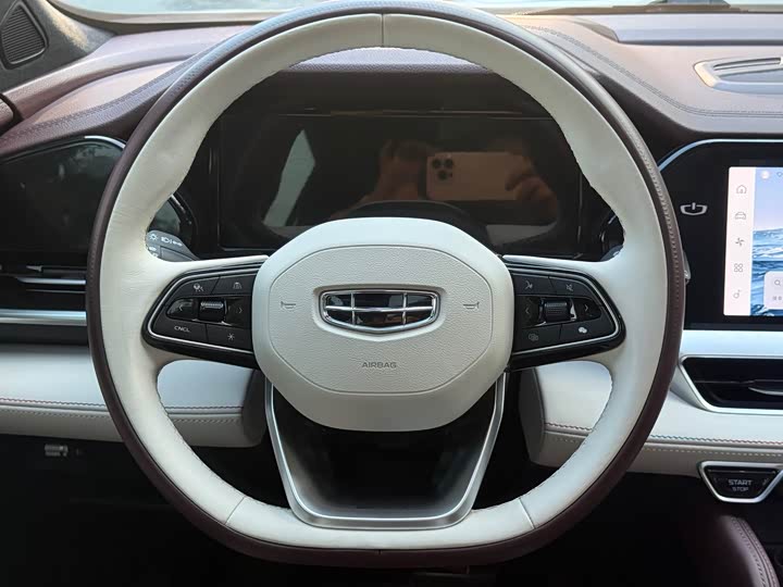 Фото 11 - Geely Monjaro