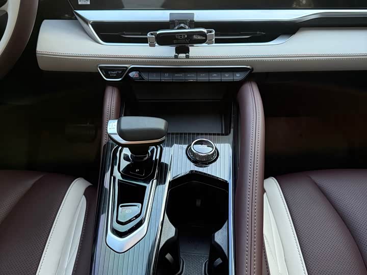 Фото 12 - Geely Monjaro