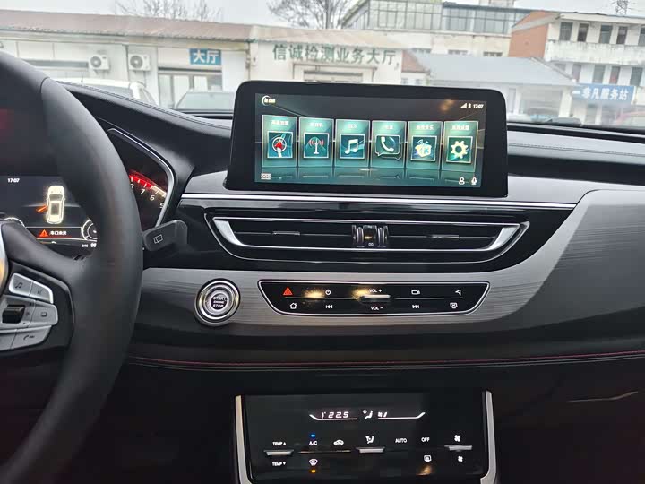 Фото 10 - Changan CS75