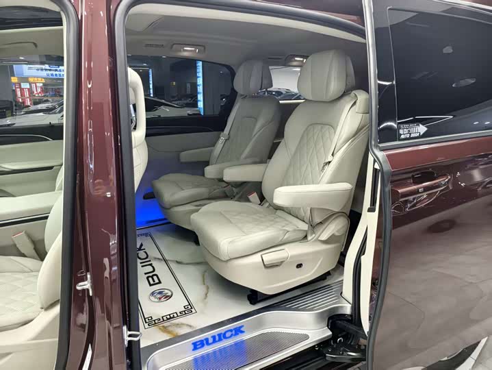 Фото 7 - Buick GL8 ES