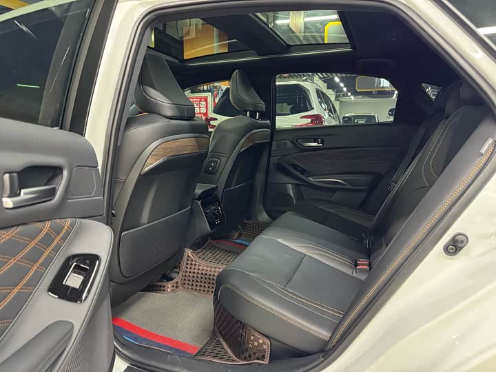 Фото 5 - Toyota Avalon