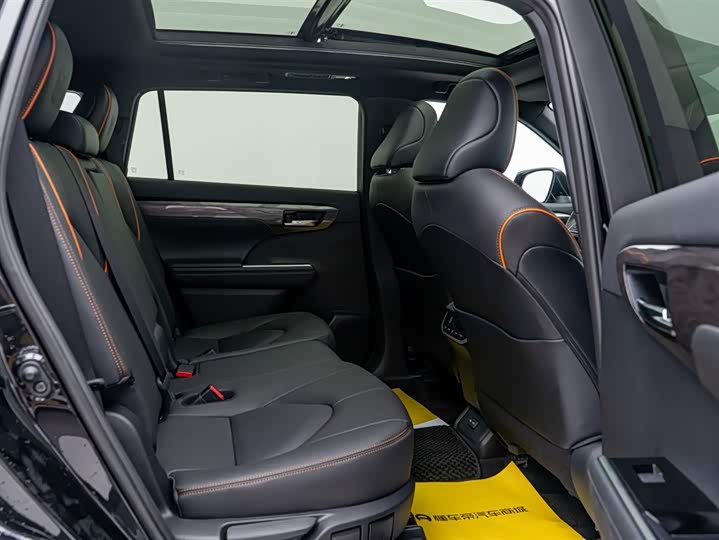 Фото 6 - Toyota Crown Kluger