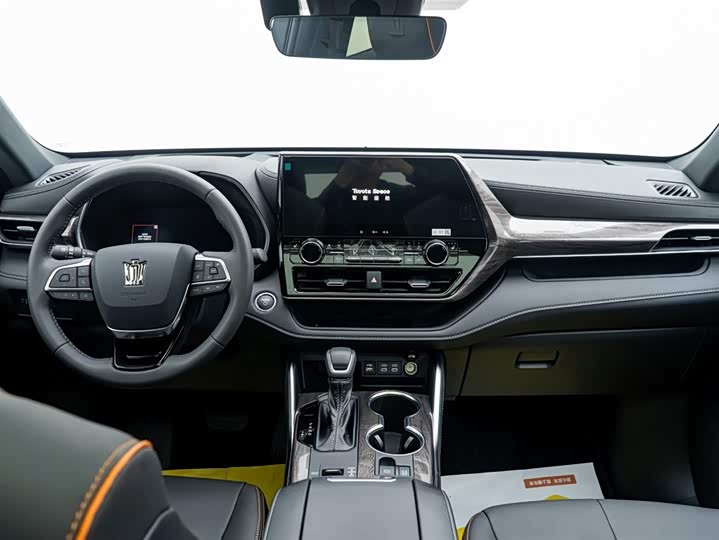 Фото 8 - Toyota Crown Kluger