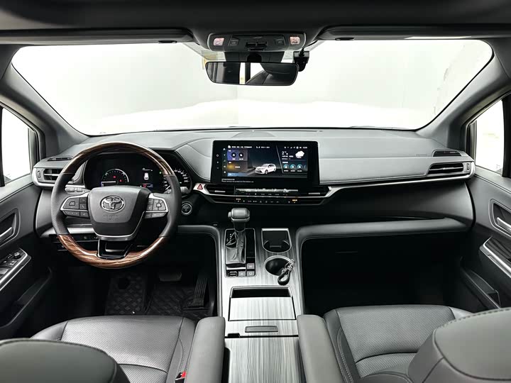 Фото 10 - Toyota Sienna