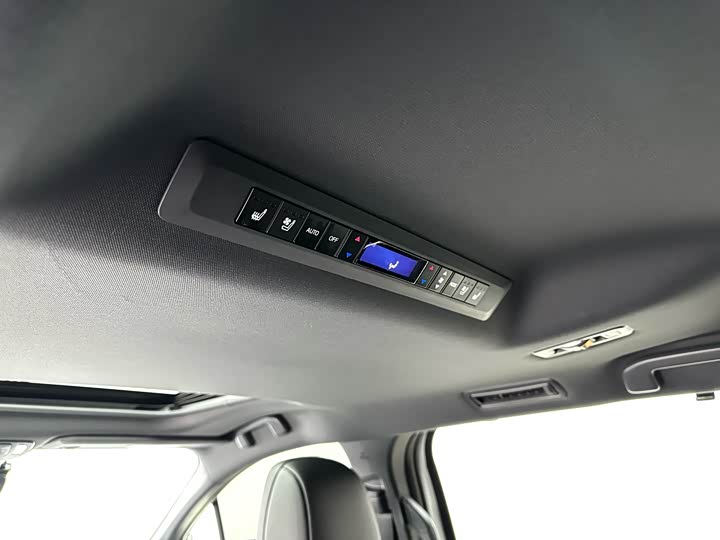 Фото 13 - Toyota Sienna