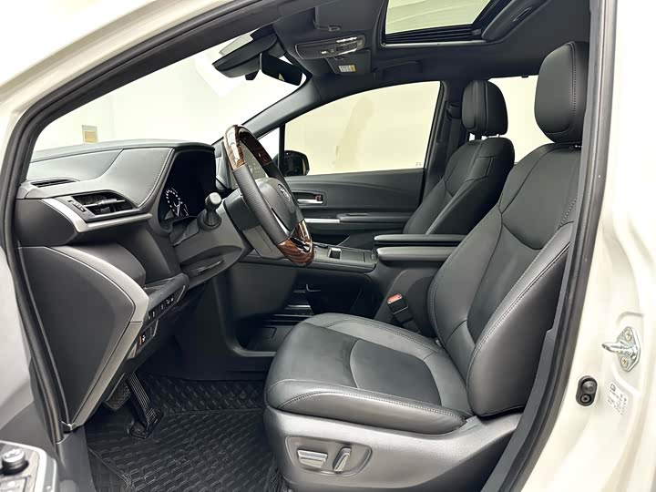 Фото 6 - Toyota Sienna