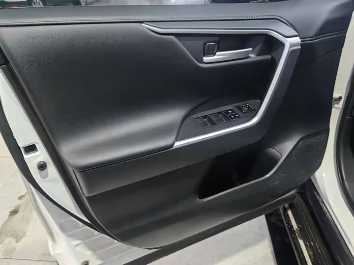 Фото 12 - Toyota Wildlander