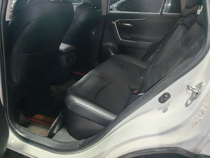 Фото 8 - Toyota Wildlander