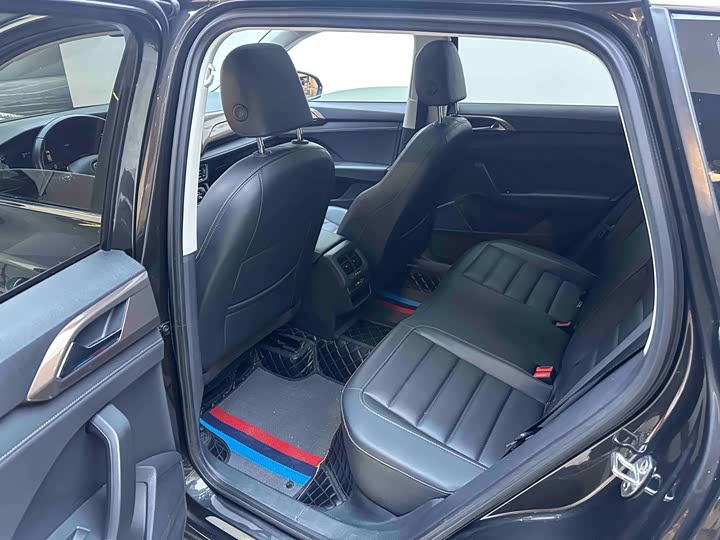 Фото 10 - Volkswagen Tharu