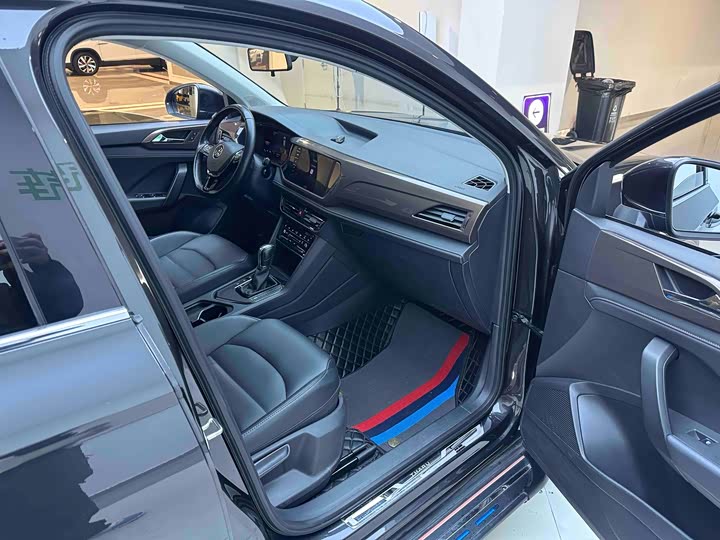 Фото 11 - Volkswagen Tharu