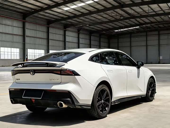 Фото 10 - Changan UNI-V