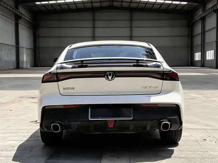 Фото 11 - Changan UNI-V