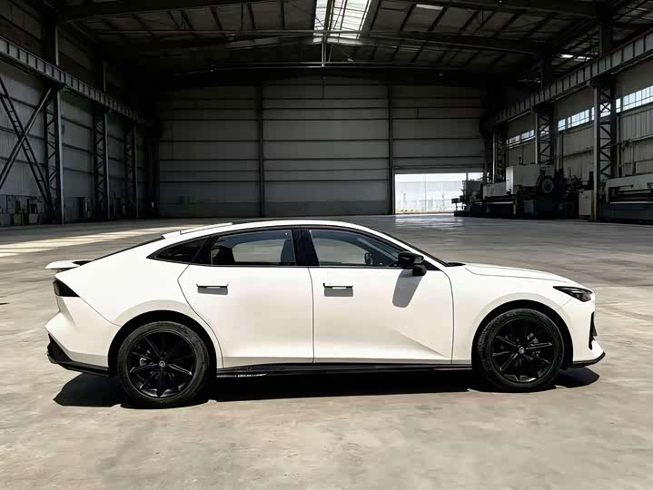 Фото 3 - Changan UNI-V