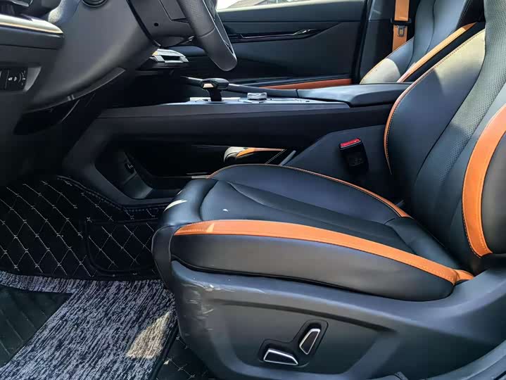 Фото 4 - Changan UNI-V