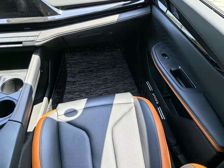 Фото 7 - Changan UNI-V