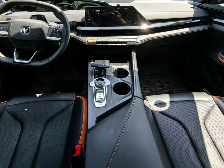 Фото 8 - Changan UNI-V