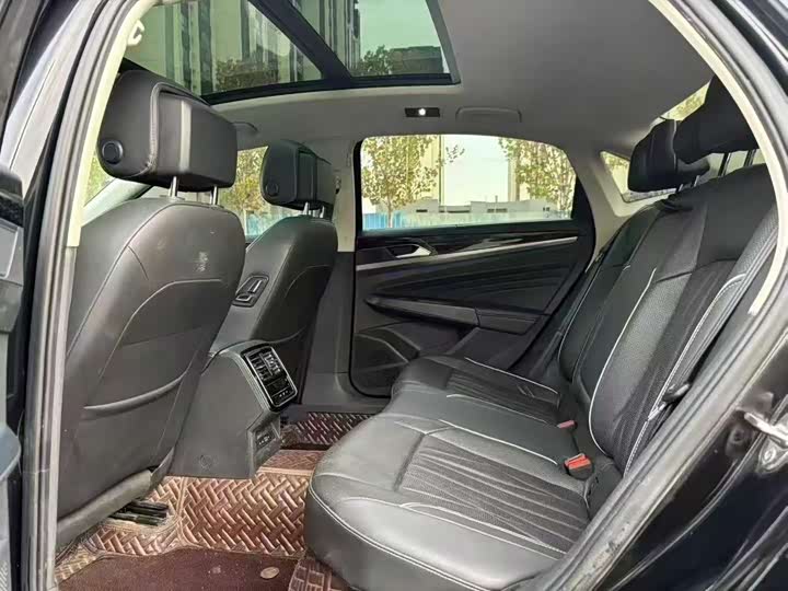 Фото 5 - Volkswagen Passat Hybrid