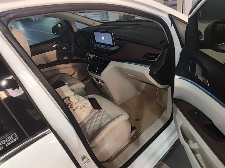 Фото 11 - Buick GL8 ES