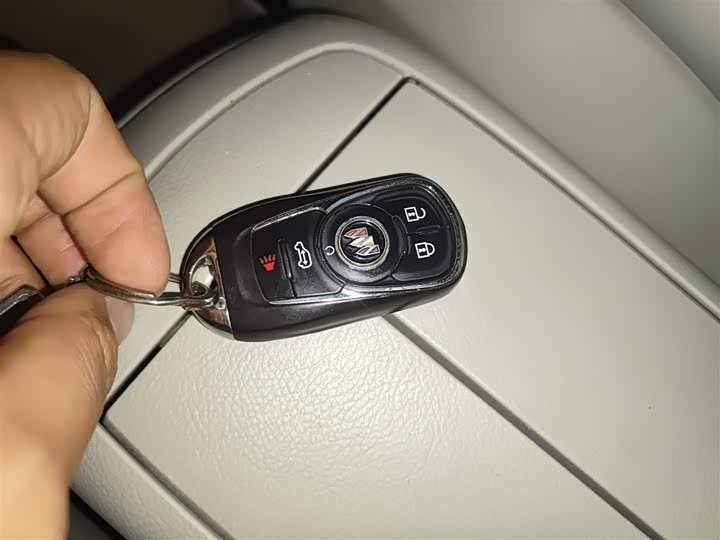 Фото 15 - Buick GL8 ES