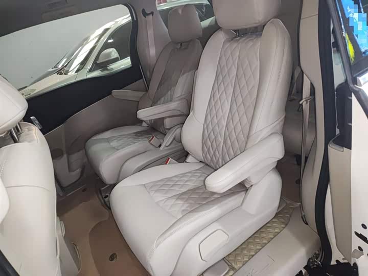 Фото 24 - Buick GL8 ES