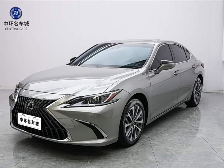 Фото 2 - Lexus ES