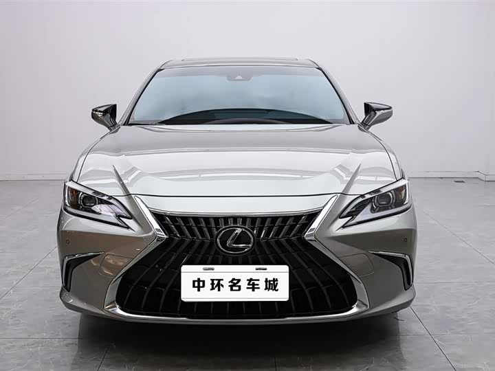Фото 3 - Lexus ES