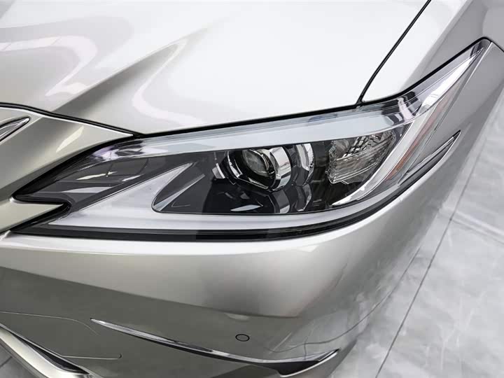 Фото 4 - Lexus ES