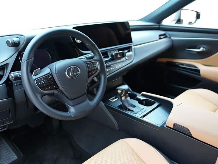 Фото 7 - Lexus ES