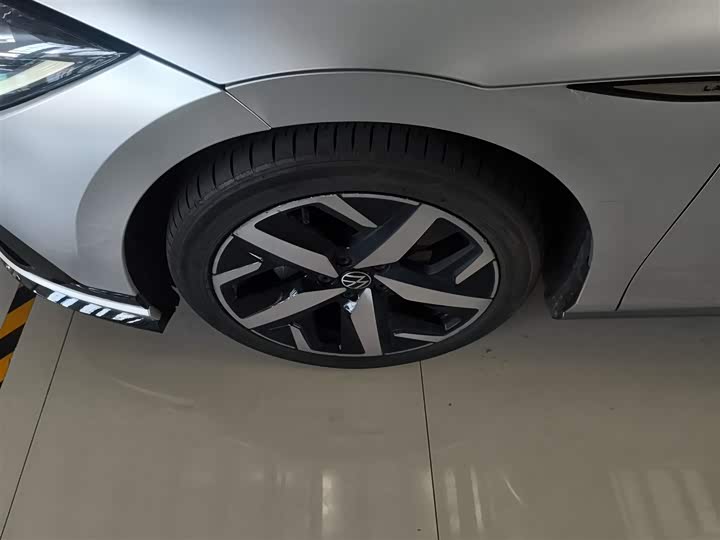 Фото 23 - Volkswagen Lamando L