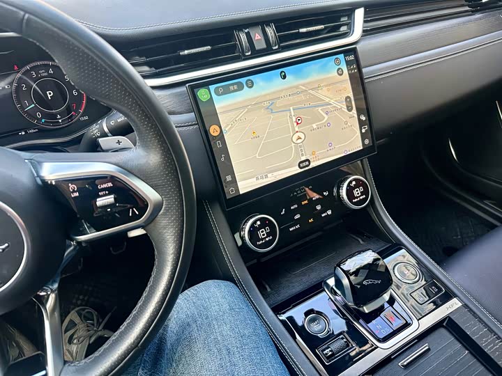 Фото 11 - Jaguar XF L