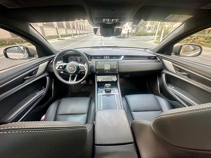 Фото 8 - Jaguar XF L