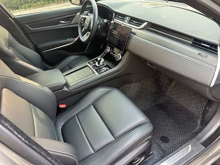 Фото 9 - Jaguar XF L