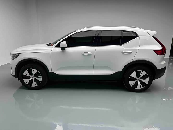 Фото 17 - Volvo XC40