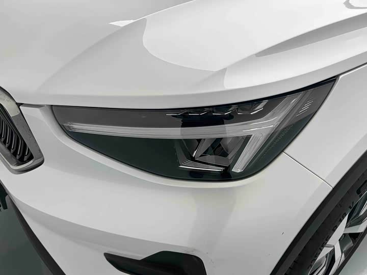 Фото 18 - Volvo XC40