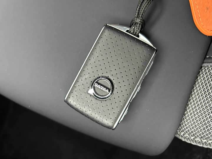 Фото 22 - Volvo XC40