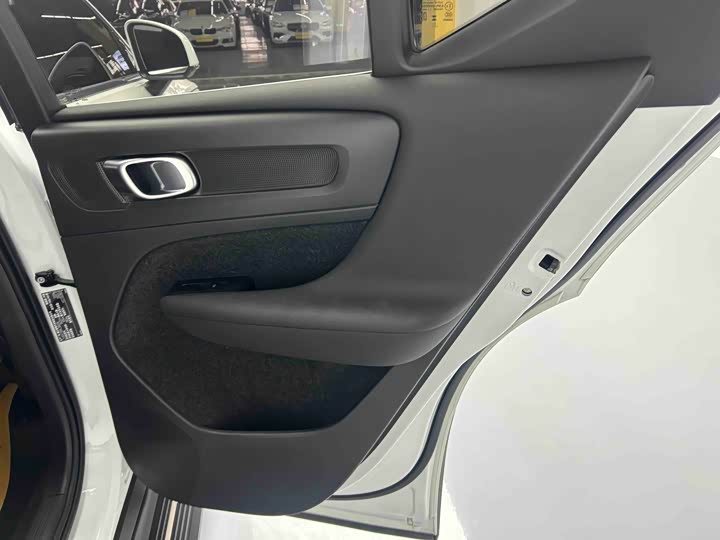 Фото 3 - Volvo XC40