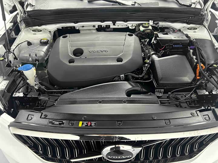 Фото 4 - Volvo XC40