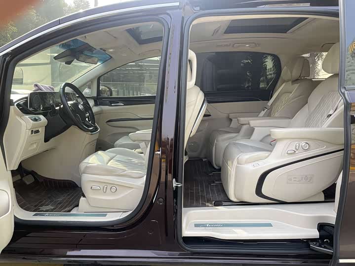 Фото 10 - Buick GL8 ES