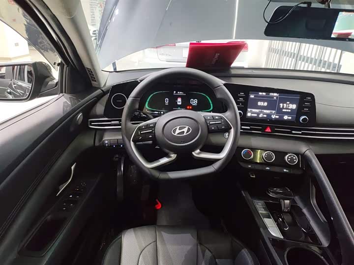 Фото 11 - Hyundai Elantra N line