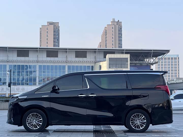 Фото 3 - Toyota Alphard
