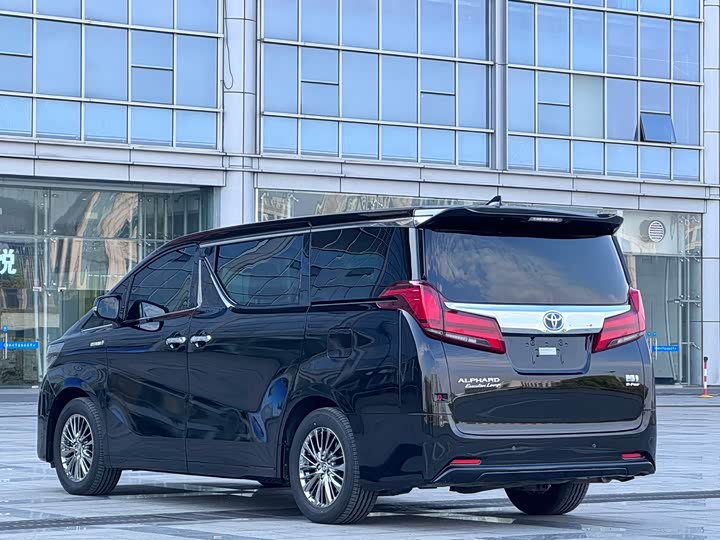 Фото 4 - Toyota Alphard