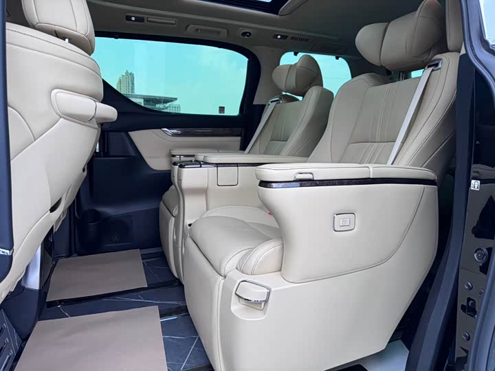 Фото 8 - Toyota Alphard