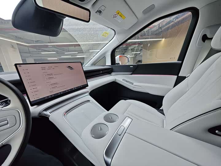 Фото 10 - XPeng X9