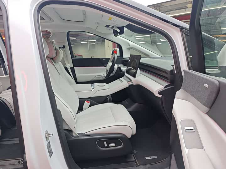 Фото 13 - XPeng X9