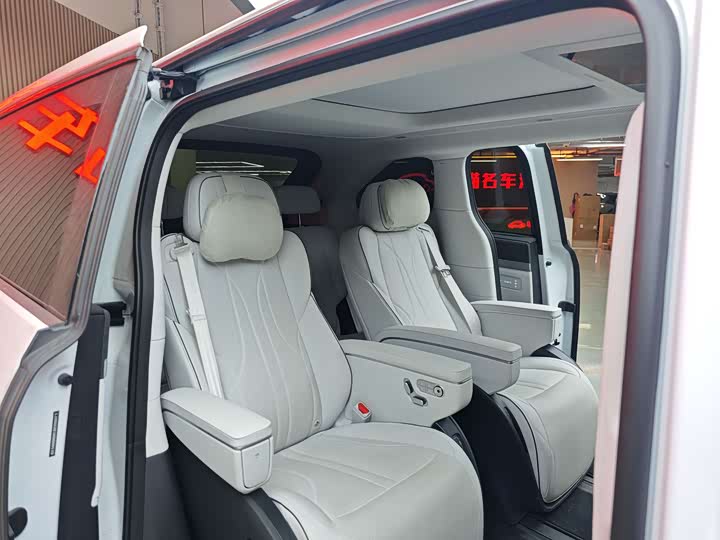 Фото 14 - XPeng X9