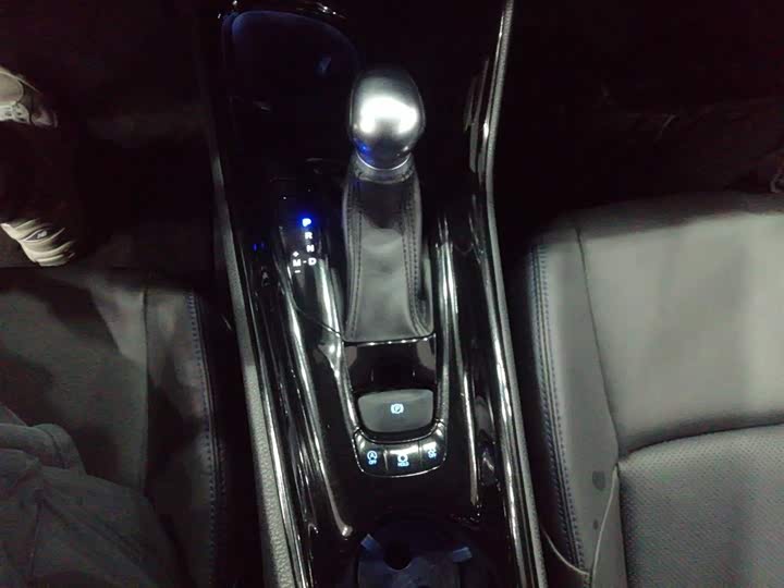 Фото 14 - Toyota C-HR