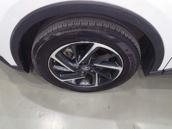 Фото 23 - Toyota C-HR