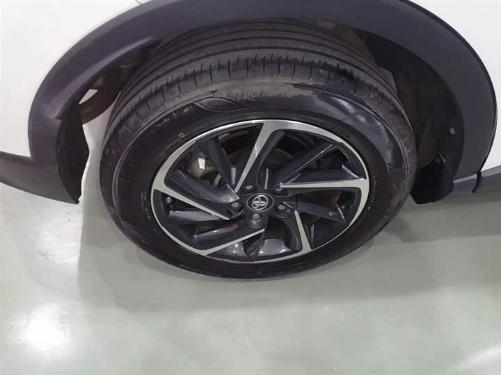 Фото 26 - Toyota C-HR