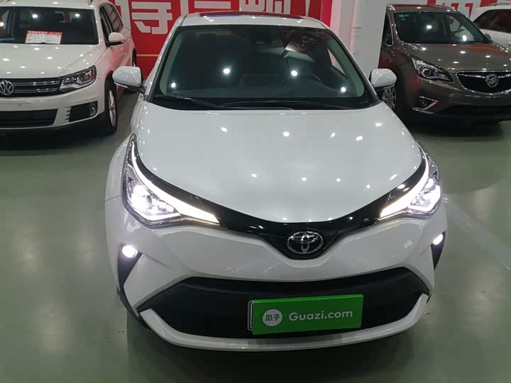 Фото 3 - Toyota C-HR