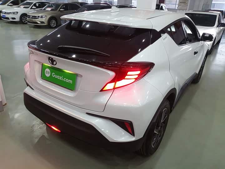 Фото 7 - Toyota C-HR